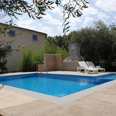 Apartment In With Private Pool Banjole