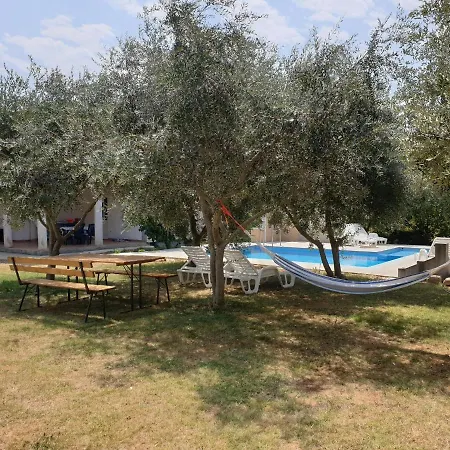 In With Private Pool Apartment Banjole
